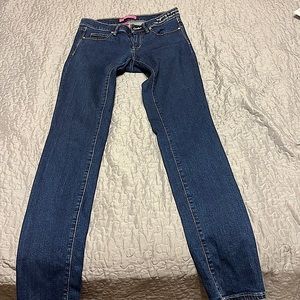 These are the cutest Lilly Pulitzer jeans you will ever find. Size 2.